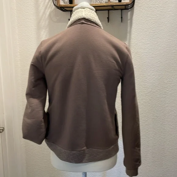 Splendid 95% cotton jacket withh faux Sherpa lining. So soft! Nice taupe. GUC! - Picture 5 of 10